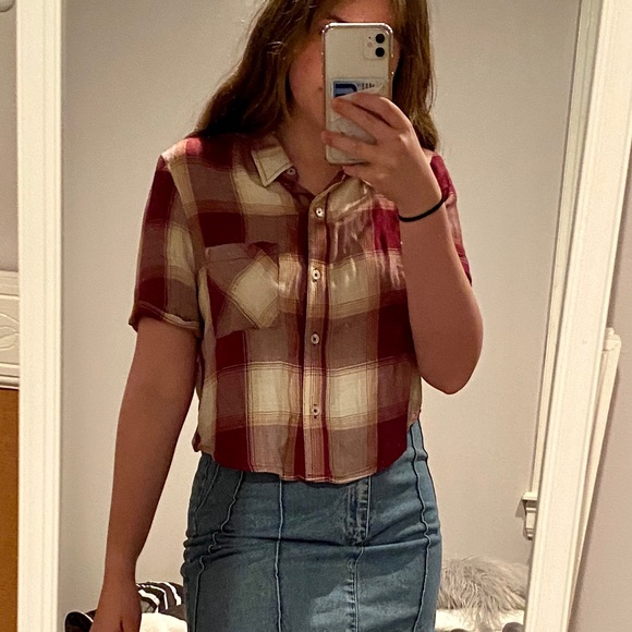 Forever 21 Tops - Burgundy plaid button down crop top